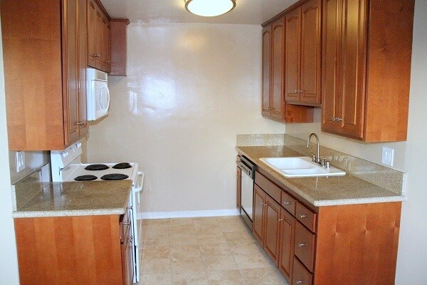 Building Photo - 301 Knob Hill Ave
