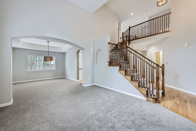 Building Photo - Excellent 4 bed/3 bath Property Near Broom...