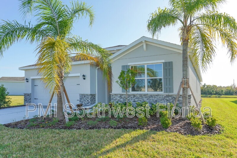 Foto principal - 5927 Silver Palm Blvd