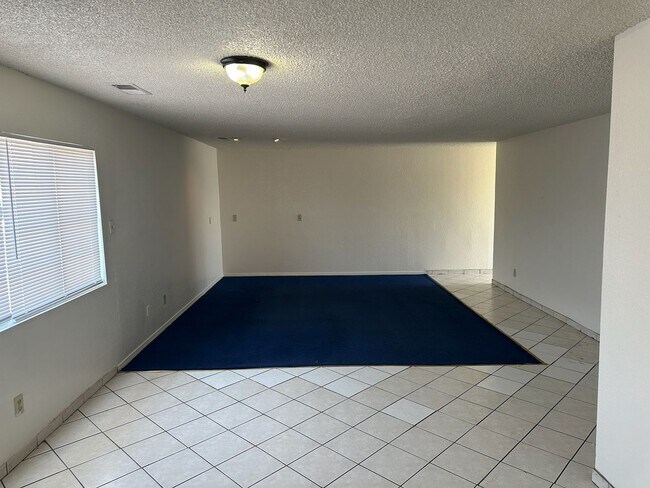 Building Photo - 320 S. F St. - 2 BEDROOM 1 BATH - UPSTAIRS...