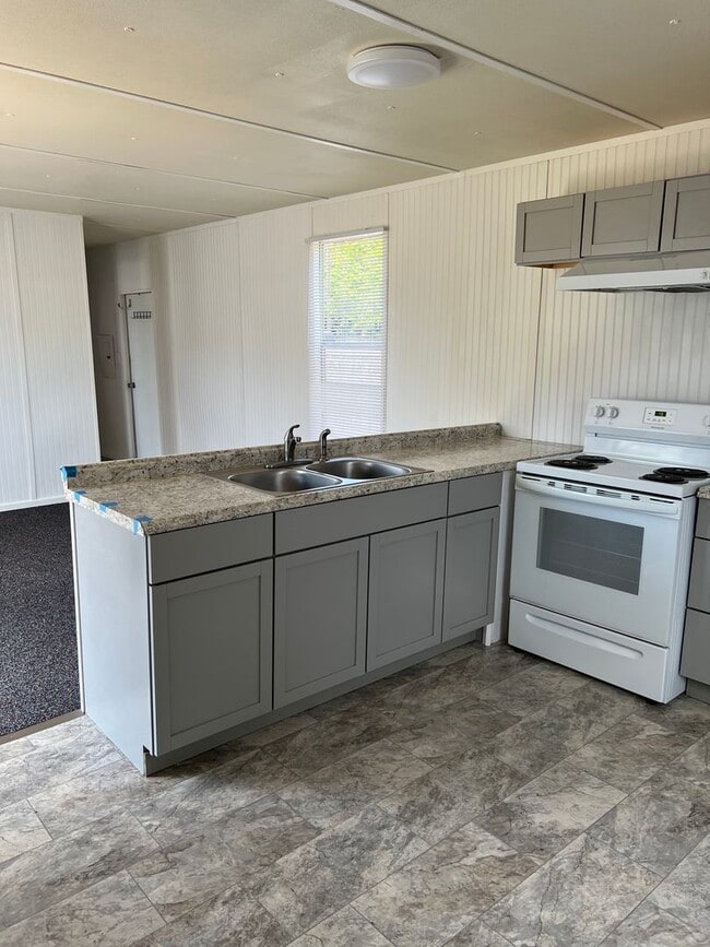 Building Photo - Affordable 2  Bedroom 1 bath  $ 1100 Mary ...