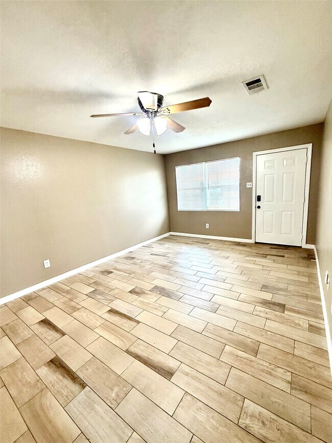 Foto del edificio - 7225 Hummingbird Ln