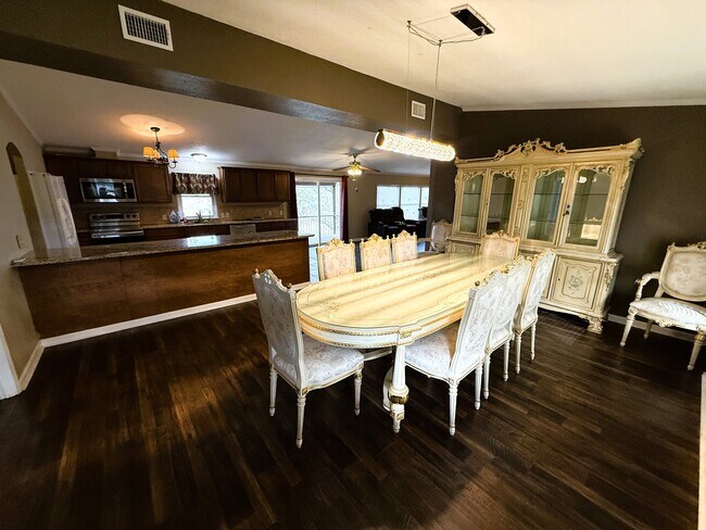 Foto del edificio - 212 Thornton Ln