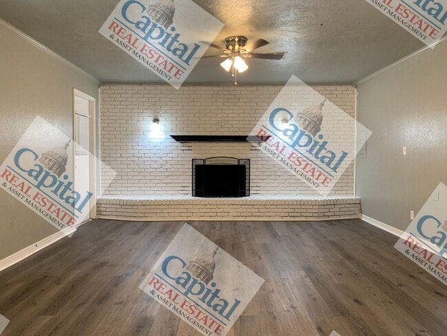 Building Photo - Cute Home Available!