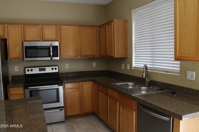 Building Photo - 1143 S Amandes
