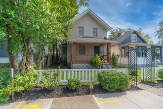 Building Photo - 810 Miller Ave