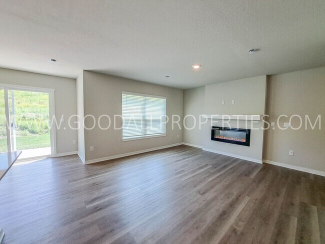 Foto del edificio - $1550 for the 1st 6 MONTHS!!! New Construc...