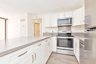 Building Photo - 411 Hobron Ln