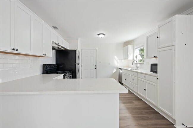 Foto del edificio - Move in today and get your FIRST MONTH FREE! Take advantage of this amazing limited-time special!