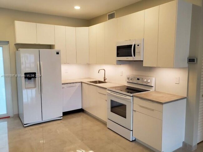 Building Photo - $2,700