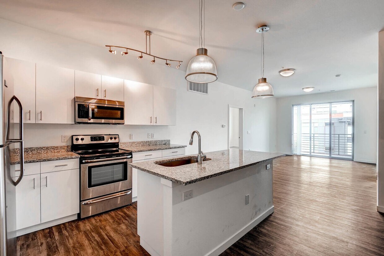 Foto principal - 2063 Curtis St