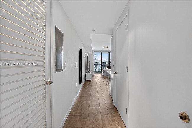 Building Photo - 1010 Brickell Ave