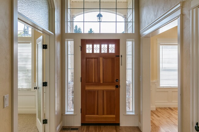 Foto del edificio - Beautiful 4-Bedroom, 3-Bath Home With Central Heat & A/C!