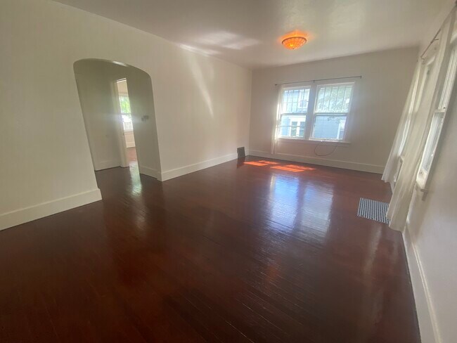 Foto del edificio - 404 E Davenport St