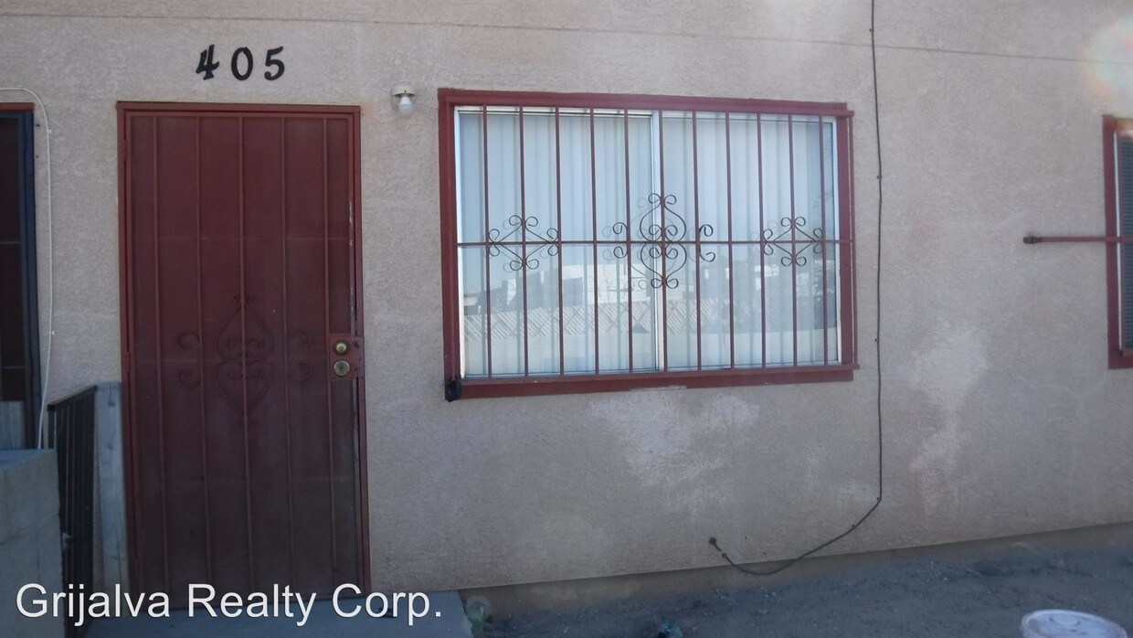 Primary Photo - 401 E Thoroughbred St
