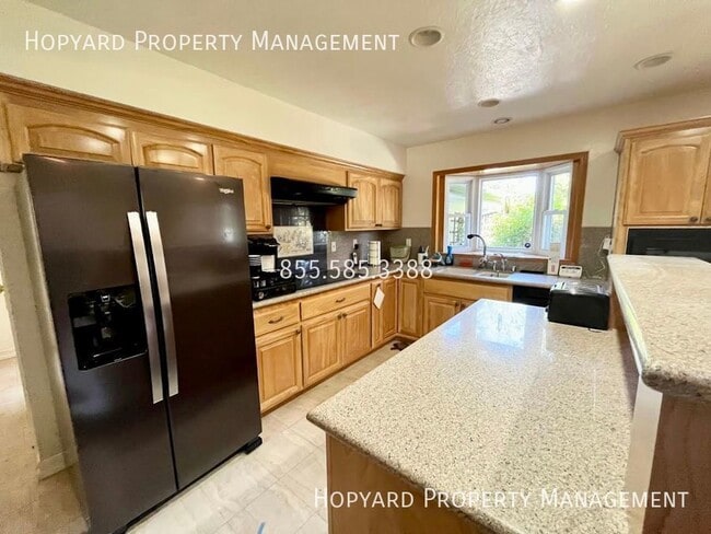 Building Photo - Stunning 5 Bedroom in Saratoga