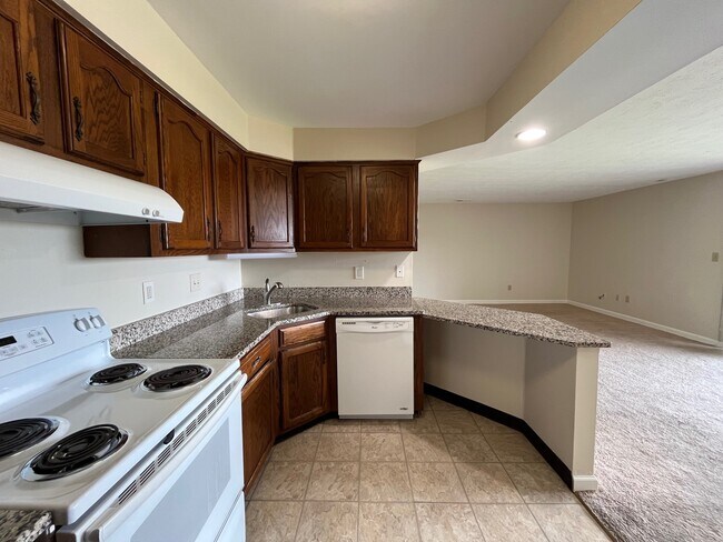 Building Photo - 7271 Beacon Hill Dr