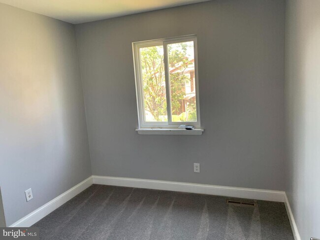 Building Photo - 3207 Golf View Dr