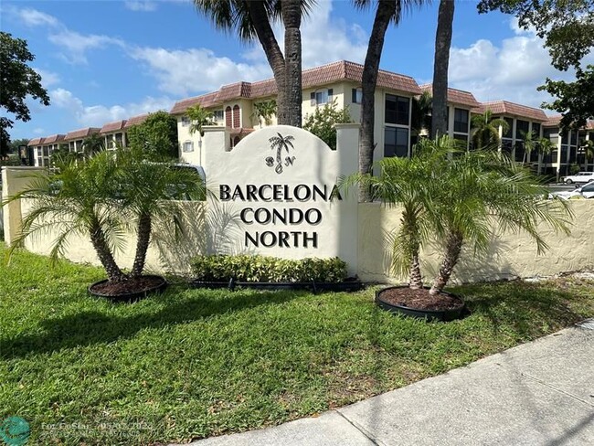 Foto del edificio - 255 S Cypress Rd