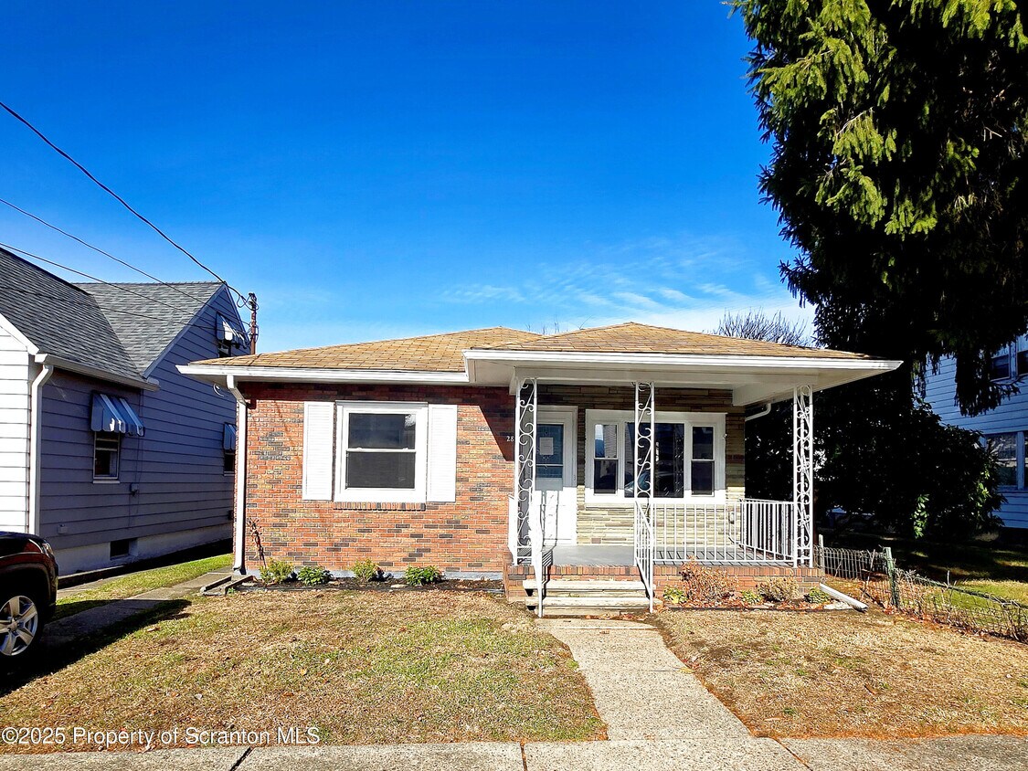 Foto principal - 285 Lyndwood Ave