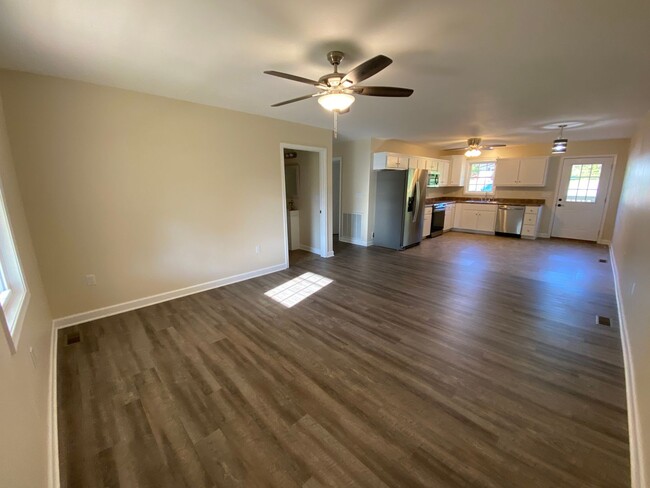 Foto del edificio - Brand new duplex in Evington! Two bedroom ...