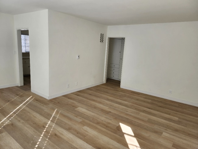 Building Photo - 1339 N Vista St