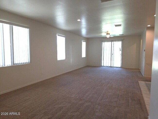 Foto del edificio - 10825 W Taylor St