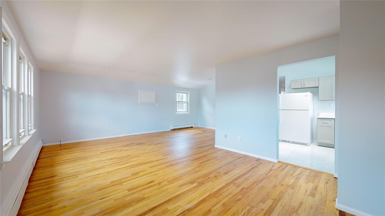 Primary Photo - 221-19 Fairbury Ave