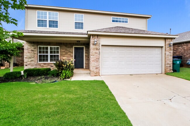 Building Photo - Spacious Home Waiting for You!