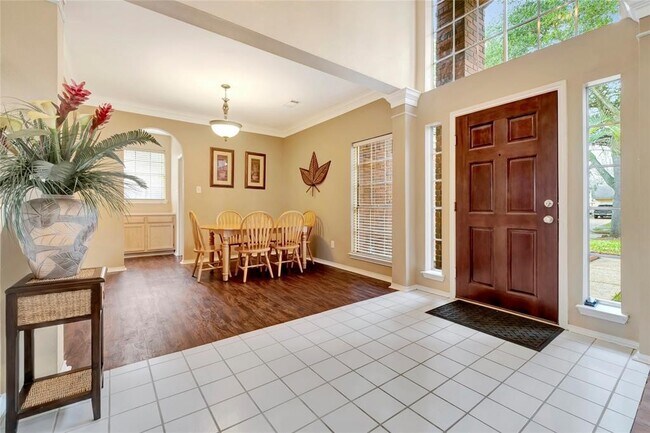 Foto del edificio - 4323 Ringrose Dr