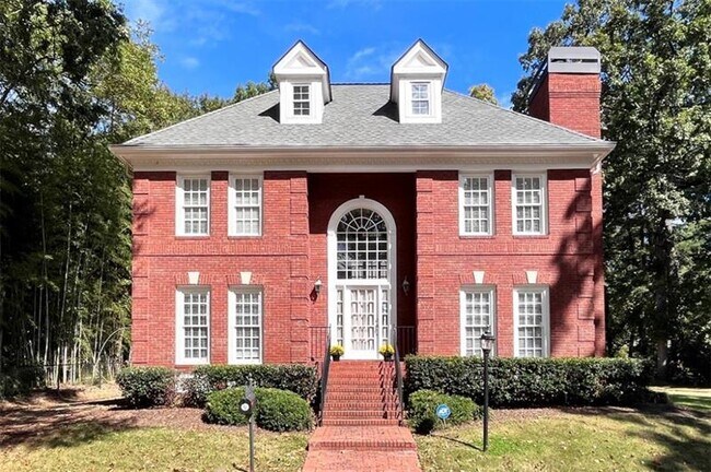 Foto del edificio - 1150 Goodwin Pl NE
