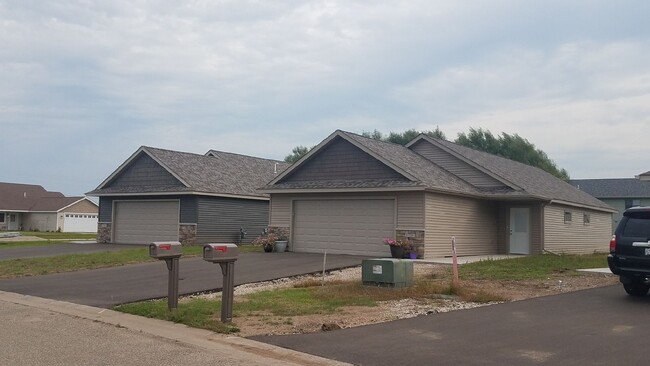 Building Photo - 1739 Aspen Ct