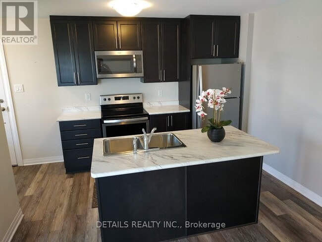 Building Photo - 440 Via Verona Ave