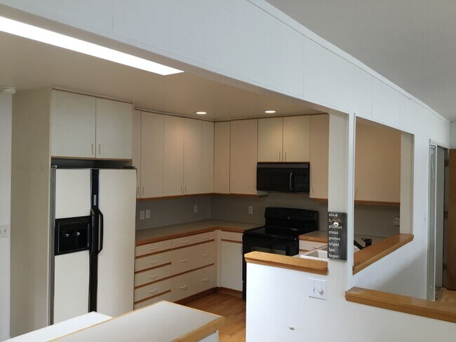 Building Photo - Lake Stevens waterfront 4 Bedroom 2 Bath H...