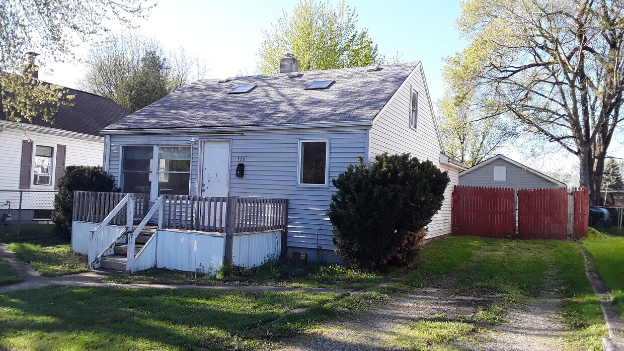 Primary Photo - 726 E 8th St
