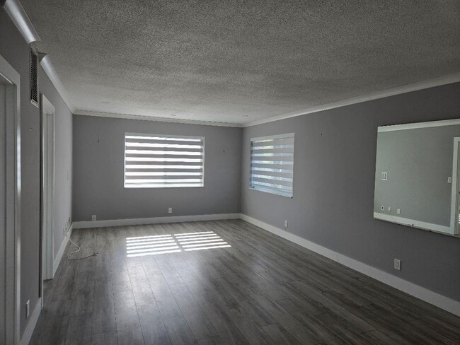 Building Photo - 669 W Oakland Park Blvd