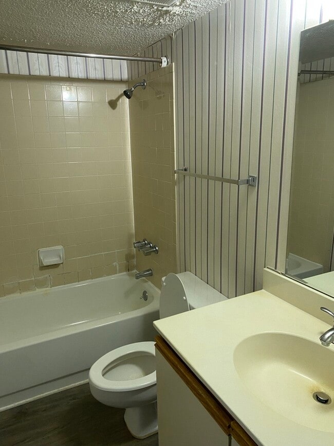 Foto del edificio - 1600 Park Cir