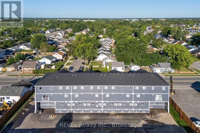 Building Photo - 35 Southworth St N