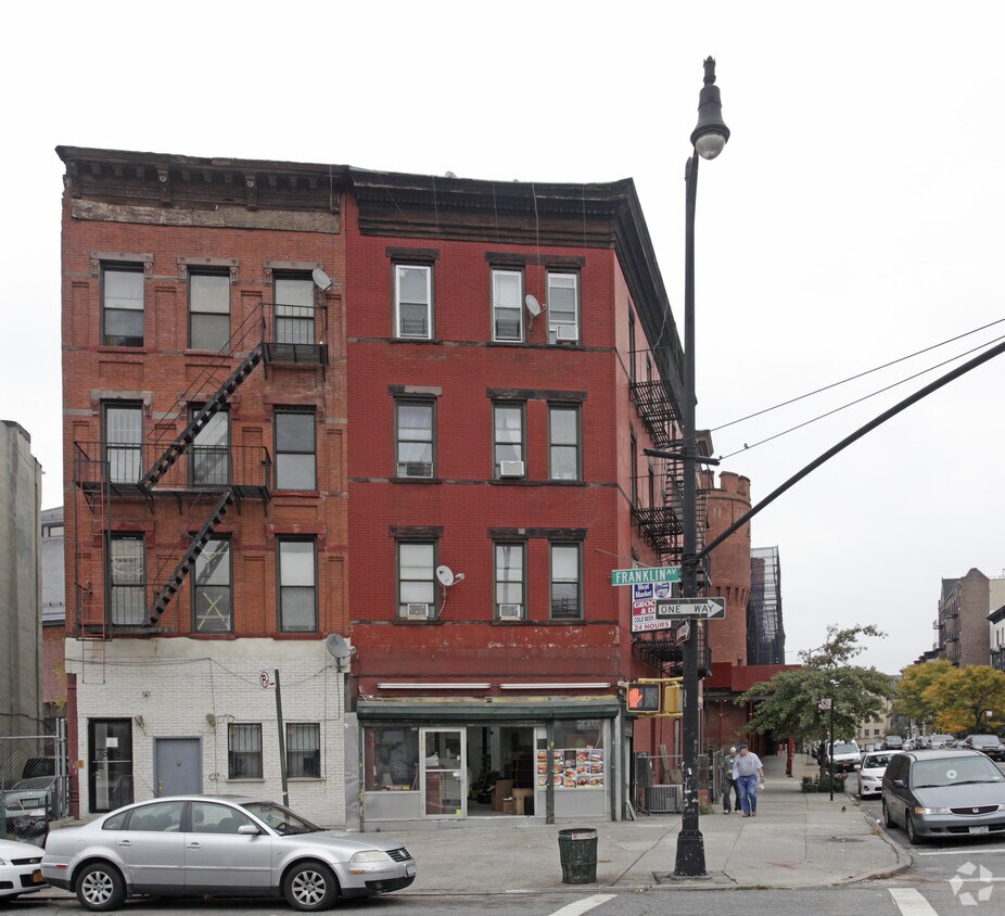 Foto del edificio - 587 Franklin Ave