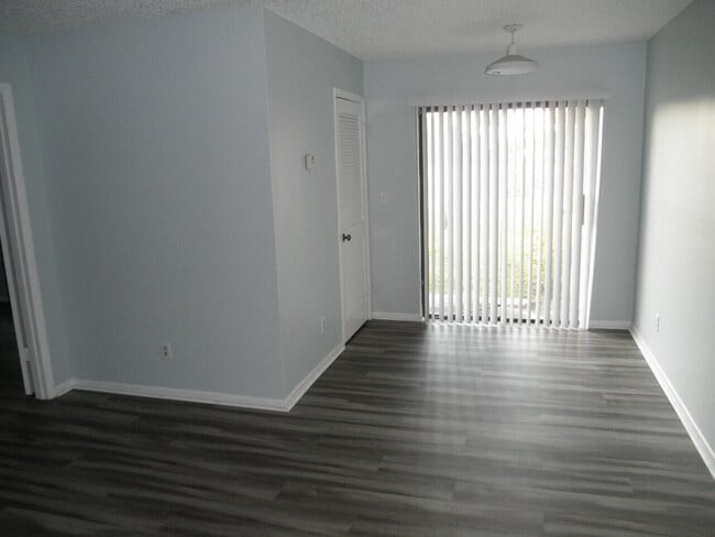 Building Photo - 4648 Summit Blvd