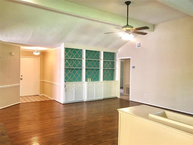 Foto del edificio - 5503 Briarwood Forest Dr