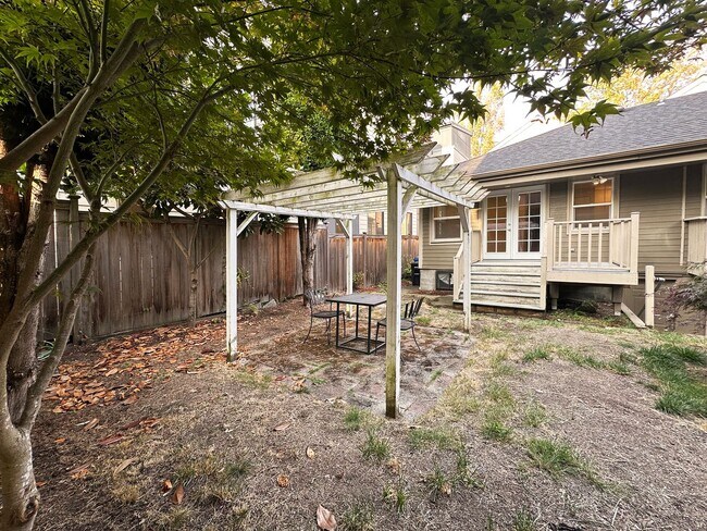 Building Photo - 1Bd/1Ba Seattle Duplex
