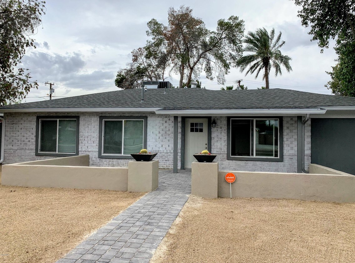 Foto principal - 2201 E Glenrosa Ave