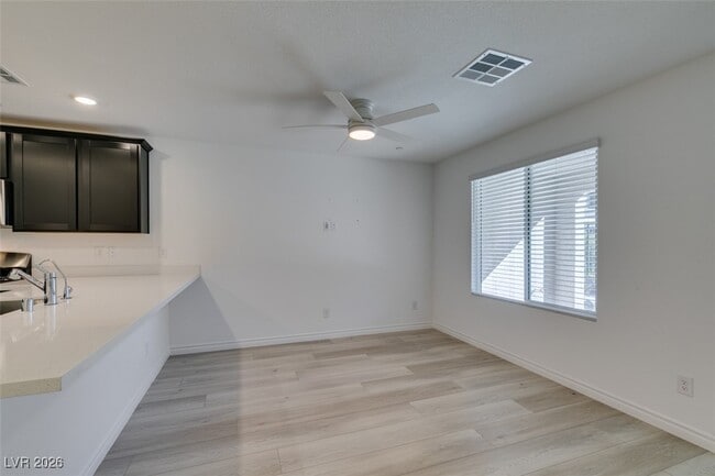 Foto del edificio - 6254 Foxes Dl St