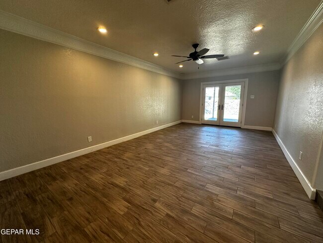 Building Photo - 4921 Vista Grande Cir
