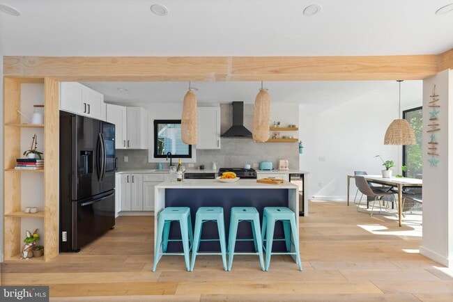 Foto del edificio - 101 Lakeshore Dr