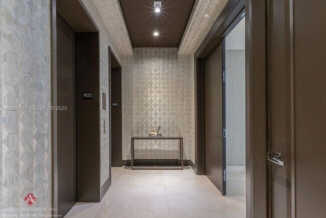 Foto del edificio - 17749 Collins Ave