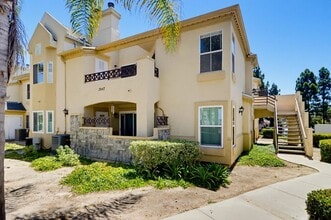 Building Photo - 2047 Lakeridge Cir