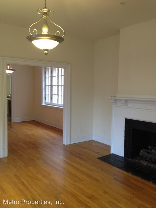 Building Photo - 605 N Davis Ave
