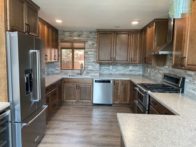 Building Photo - Unfurnished, 1-year long-term rental